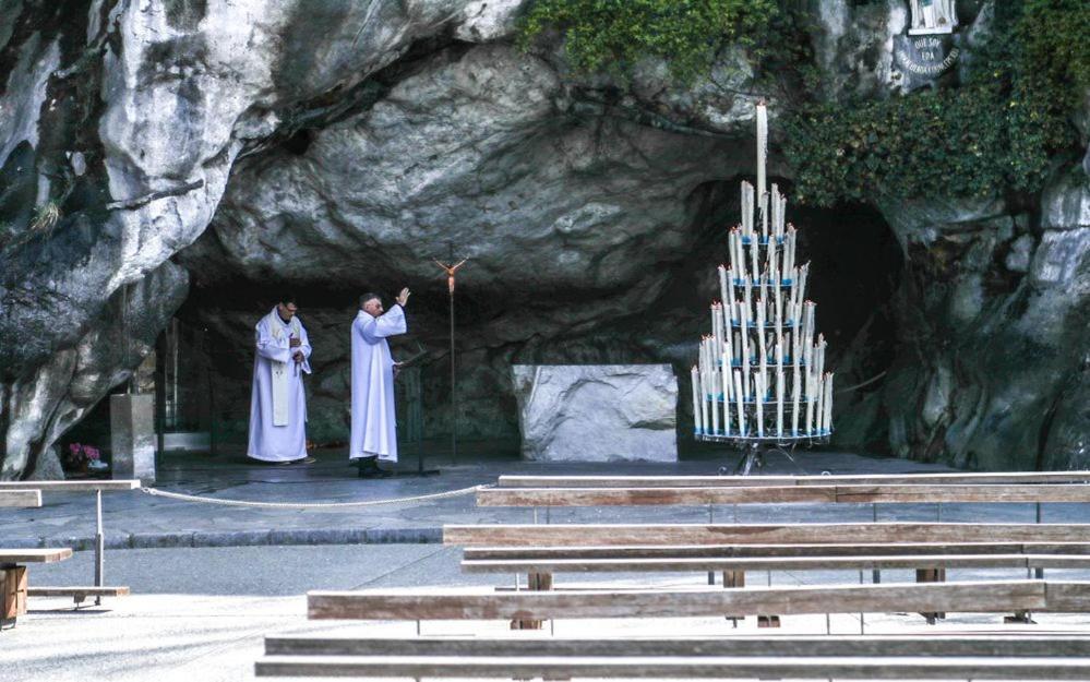Family Saint Vincent 4 Pers Gare Lourdes Wifi Lägenhet Exteriör bild
